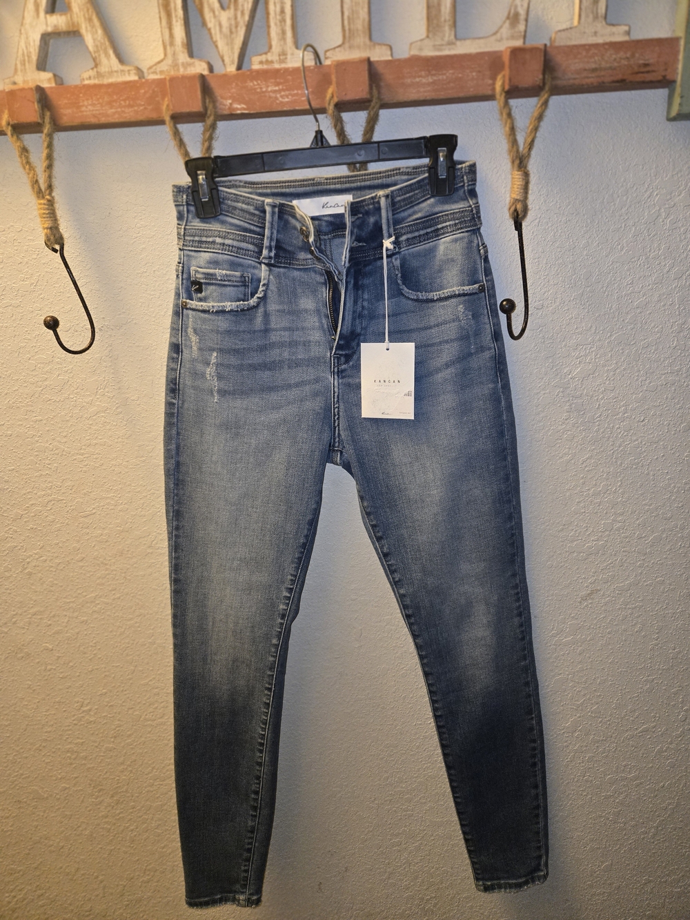KanCan Women’s Skinny Jeans - Medium Blue Wash